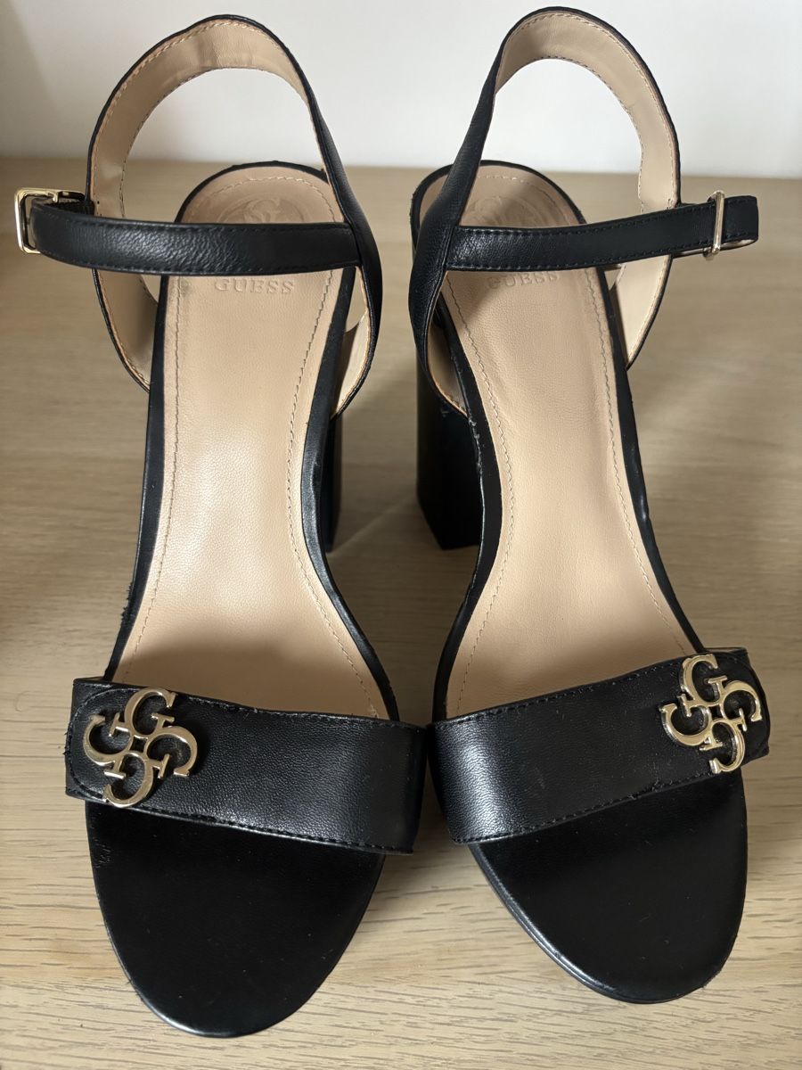 Guess Chaussures femmes: Chaussures guess  – D'occasion à Troistorrents par gag_k7q6