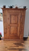 Antikes Nussbaum Schrank