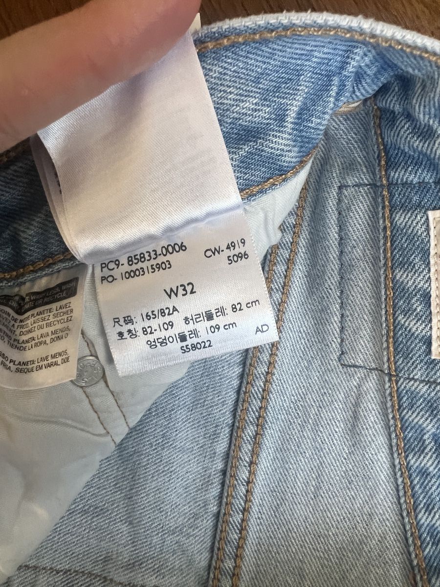 Levi's Jeans: Levi's Mid Thigh Denim Shorts - Size W32 – Nuovo (secondo la descrizione) da Aarau venduto da ladyinretro 3