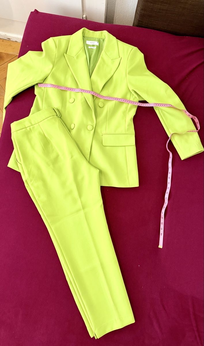 Anzüge & Kostüme: Ensemble tailleur vert citron – Neu und originalverpackt aus Le Locle von tchanatakoua