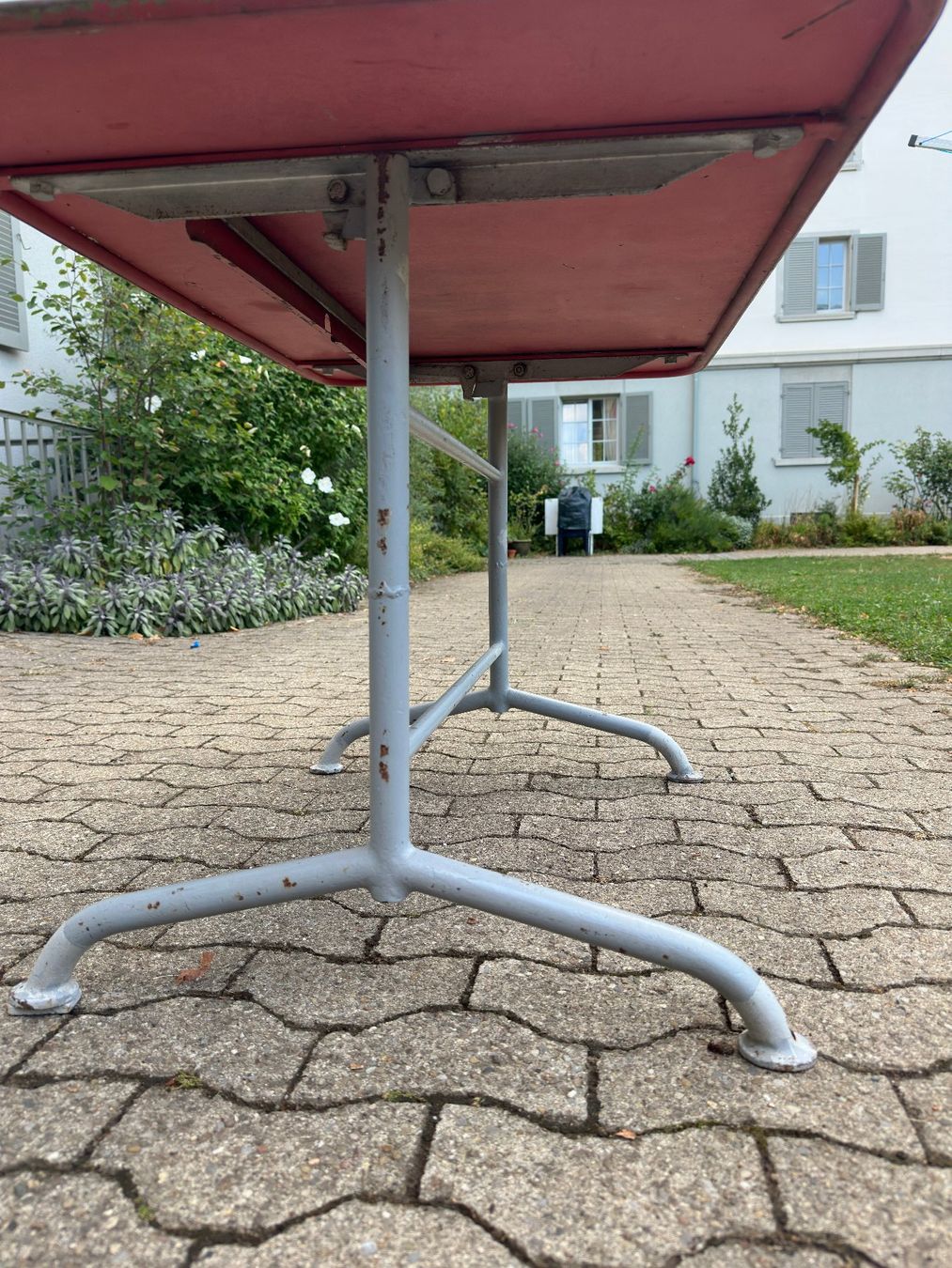 Tavoli: Roter Gartentisch – Usato da Zürich venduto da mmzim 3