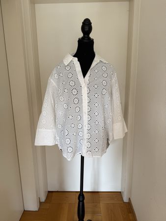 Bluse von JYD mit Lochmuster - GR. M