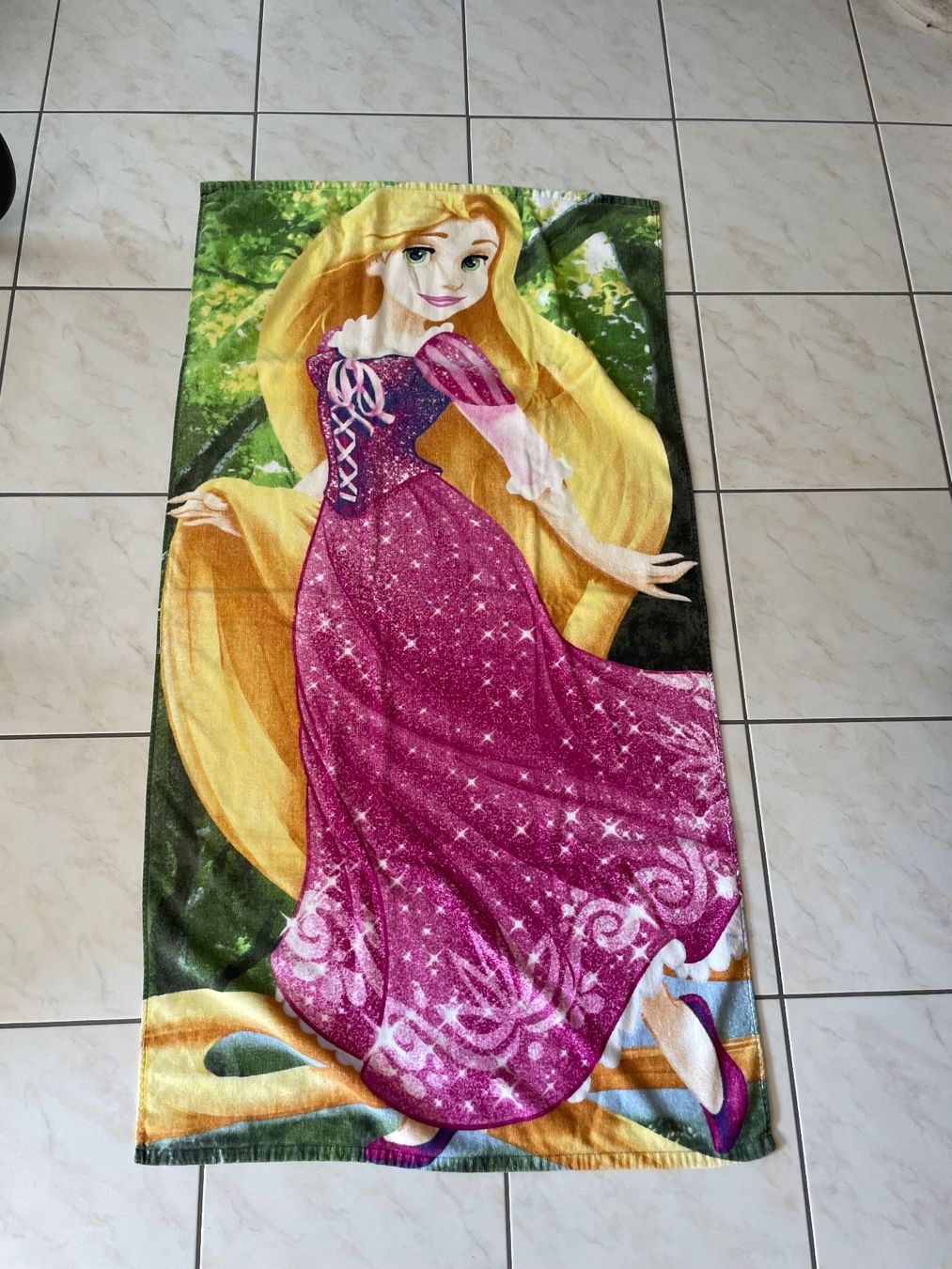 Disney Teli da bagno: Serviette de bain Raiponce Disney princesse – Usato da Martigny venduto da mim_lk7x