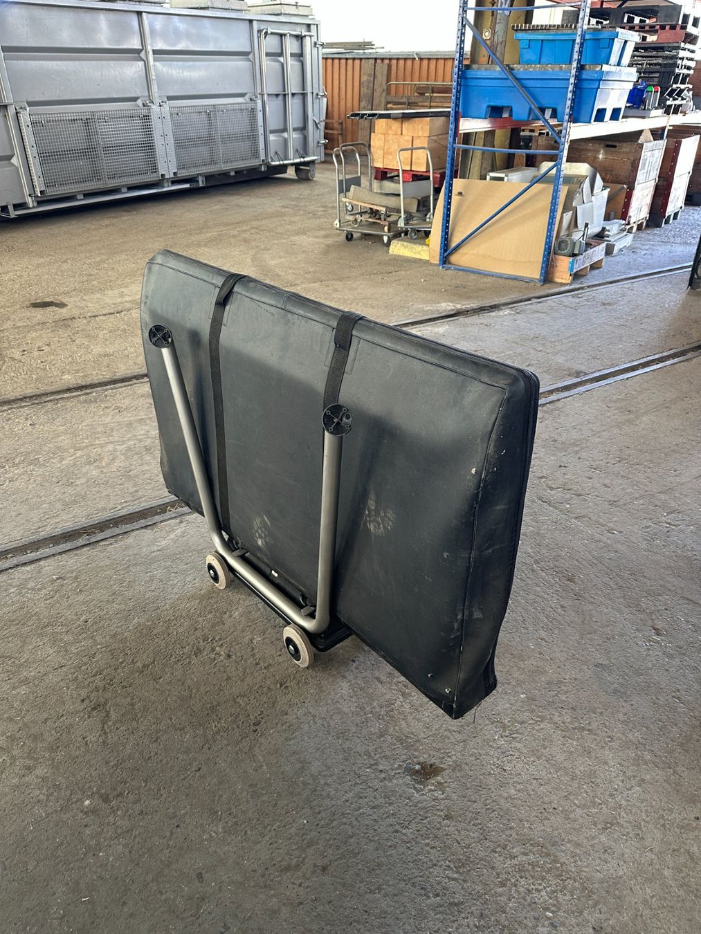 Ladenausstattungen & Messebau: JUSTINCASE mobile bar V2 - Klappbare Theke mit Case – Gebraucht aus Appenzell von OcclineGmbH 6