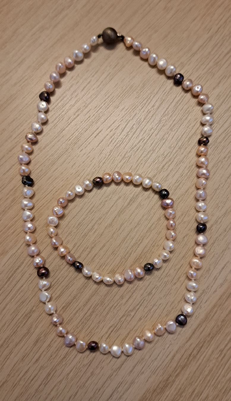 Ketten: Perlenkette und Armband – Gebraucht aus Obfelden von ste_l29w