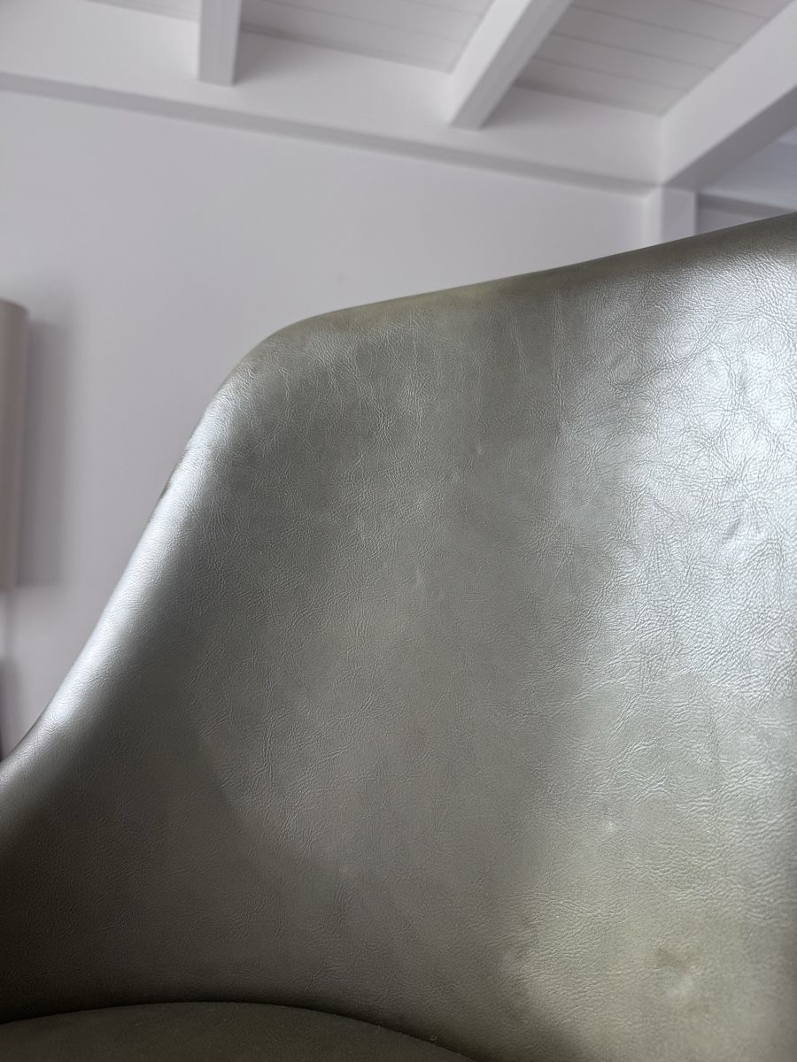 Hocker: 2 Neuwertige Barhocker olivgrün – Neu und originalverpackt aus Luzern von raquel.m 3
