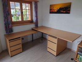 Grosser Schreibtisch aus Holz
