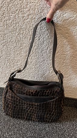 Schicke Handtasche in Kroko-Optik!