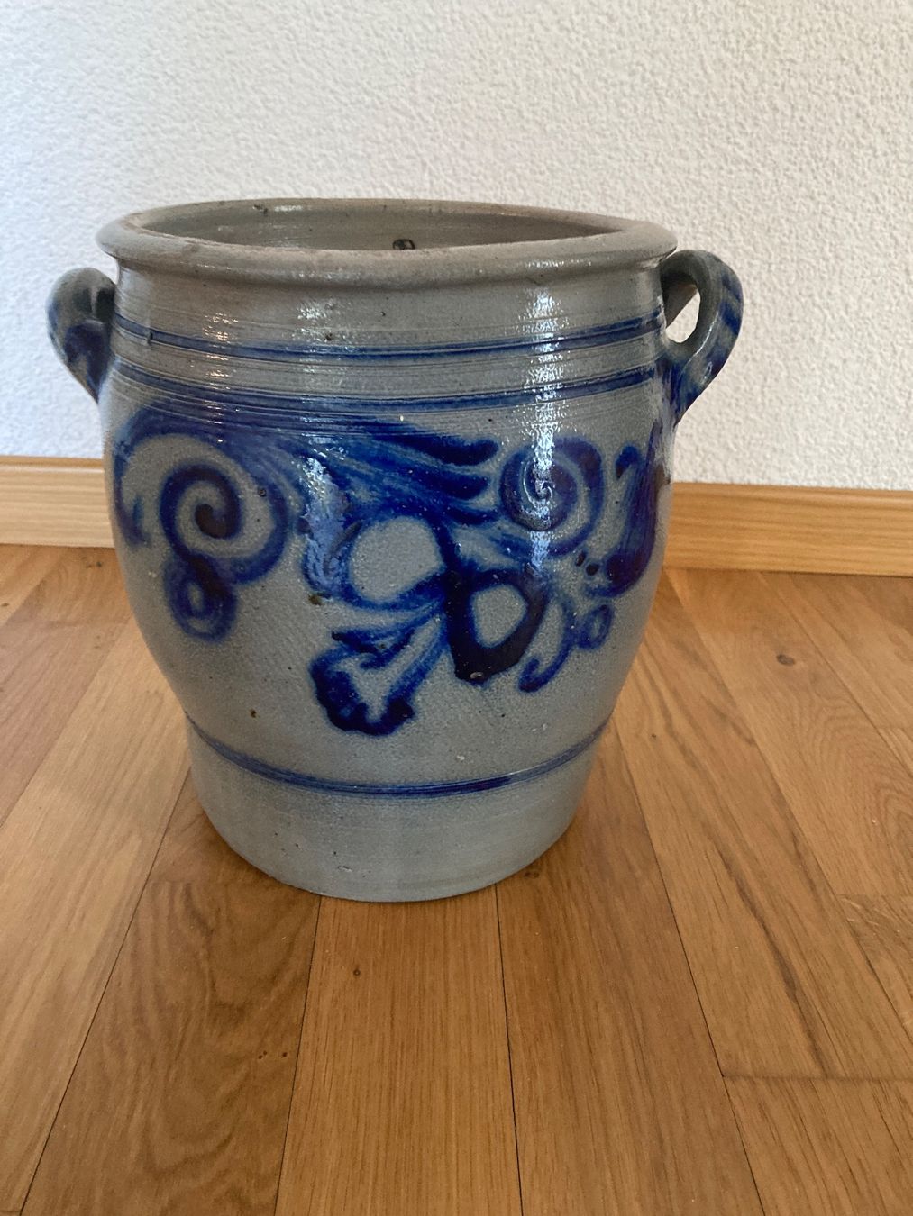 Töpfe: Rustikale Steinzeug Topf mit blauem Deko – Gebraucht aus Staad SG von gab_7dr9 5