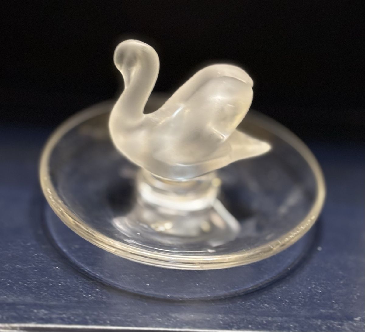 Lalique Figuren: LALIQUE SCHWAN FIGUR AUF UNTERTELLER – Neu (gemäss Beschreibung) aus Adlikon b.Regensdorf von Crystaldragon09 2