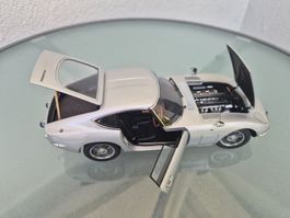 Toyota 2000 GT von Auto Art 1:18