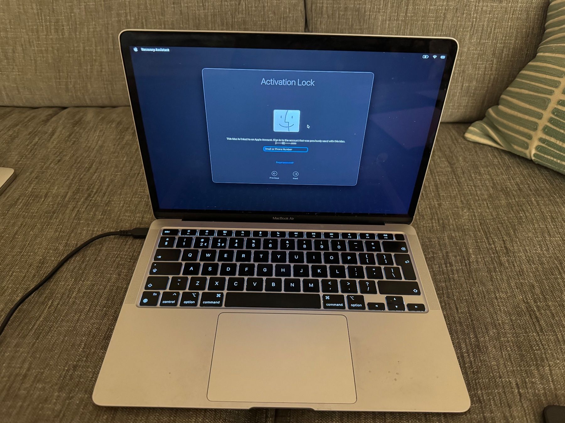 Apple Notebooks: MacBook Air 13 Zoll – Defekt aus Adliswil von Busys