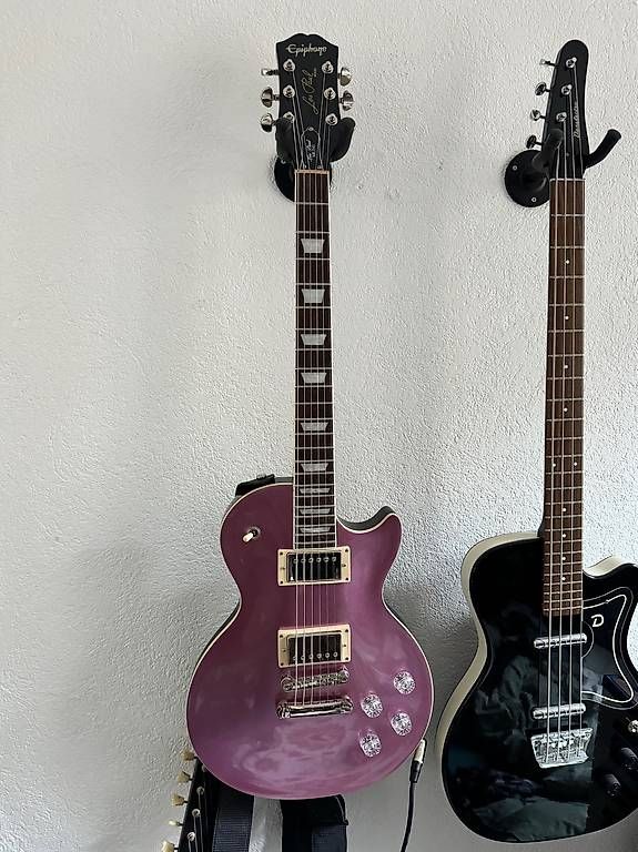 Strumenti musicali: Guitar epiphone lespaul Muse purple – Usato da Ollon VD venduto da MusiqueAddict