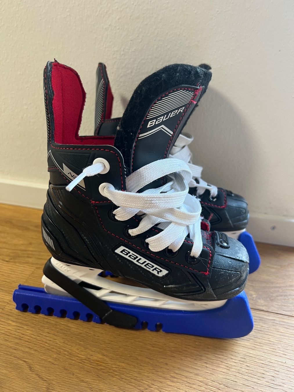 Bauer Schlittschuhe: Bauer Kinderschlittschuhe Y9 Grösse EU 27 – Gebraucht aus Grüningen von  5