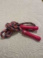Corde à sauter multicolore poignées roses bon état