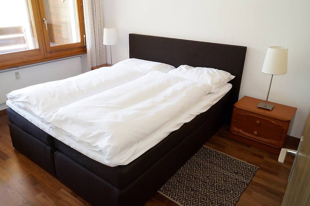 Betten: Boxspringbett (Schwarz)  Top Zustand – Gebraucht aus Täsch von Leo3929