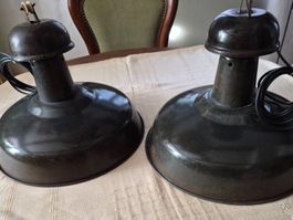 2 grandes lampes industrielles en métal émaillé