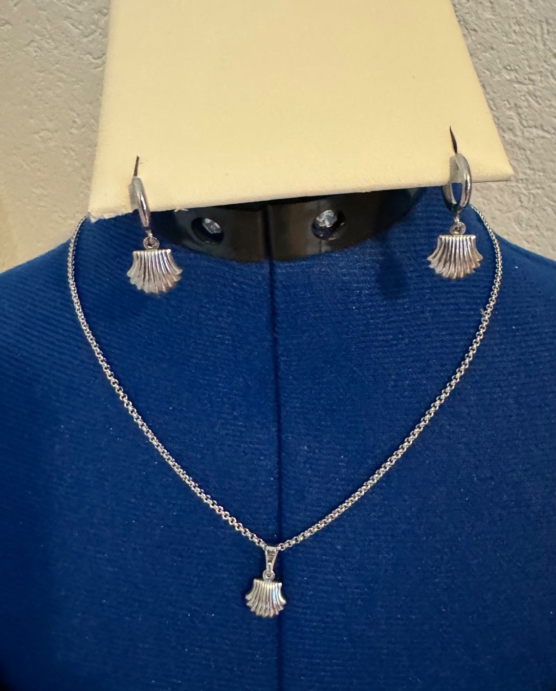 Autres bijoux: Kette und Ohrringe mit Jakobsmuschel – Neuf (Voir description) à Dübendorf par Sonibell