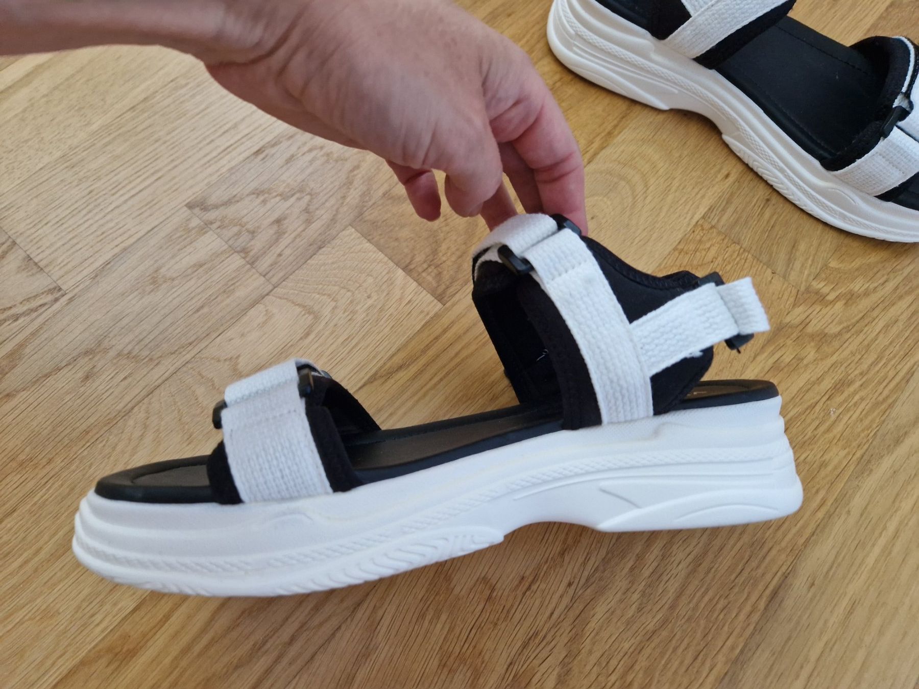 Scarpe da donna: Neue Sandalen Gr. 40/ Damenschuhe/ Sommerschuhe – Nuovo (secondo la descrizione) da Dübendorf venduto da GrueneGurke 1