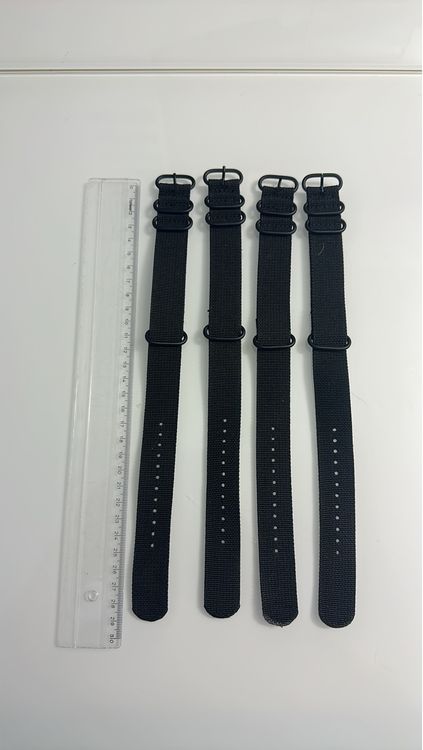 Bracciali & Braccialetti: 4x Uhrenarmband Nato Strap 22mm Schwarz - Top Zustand! – Nuovo (secondo la descrizione) da Biel/Bienne venduto da Vintgare