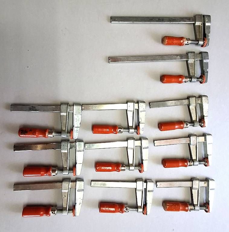 Tutti gli attrezzi: 8 kleine Schraubzwingen Spannzwingen mit Holzgriff – Usato da Rüti ZH venduto da Liliane_market 1