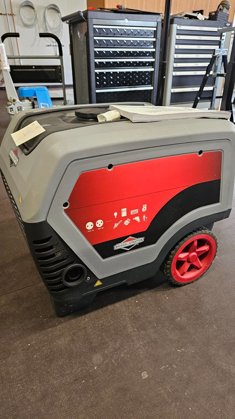 Generatori di corrente: Benzinstromgenerator BRIGGS&STRATTON Q6500 – Usato da Diessenhofen venduto da Osio 1
