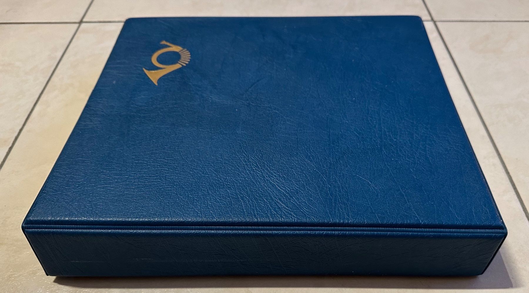 Album: Briefmarkenalbum 30 Seiten Blau. – Usato da Bern venduto da KasimirBerger 2