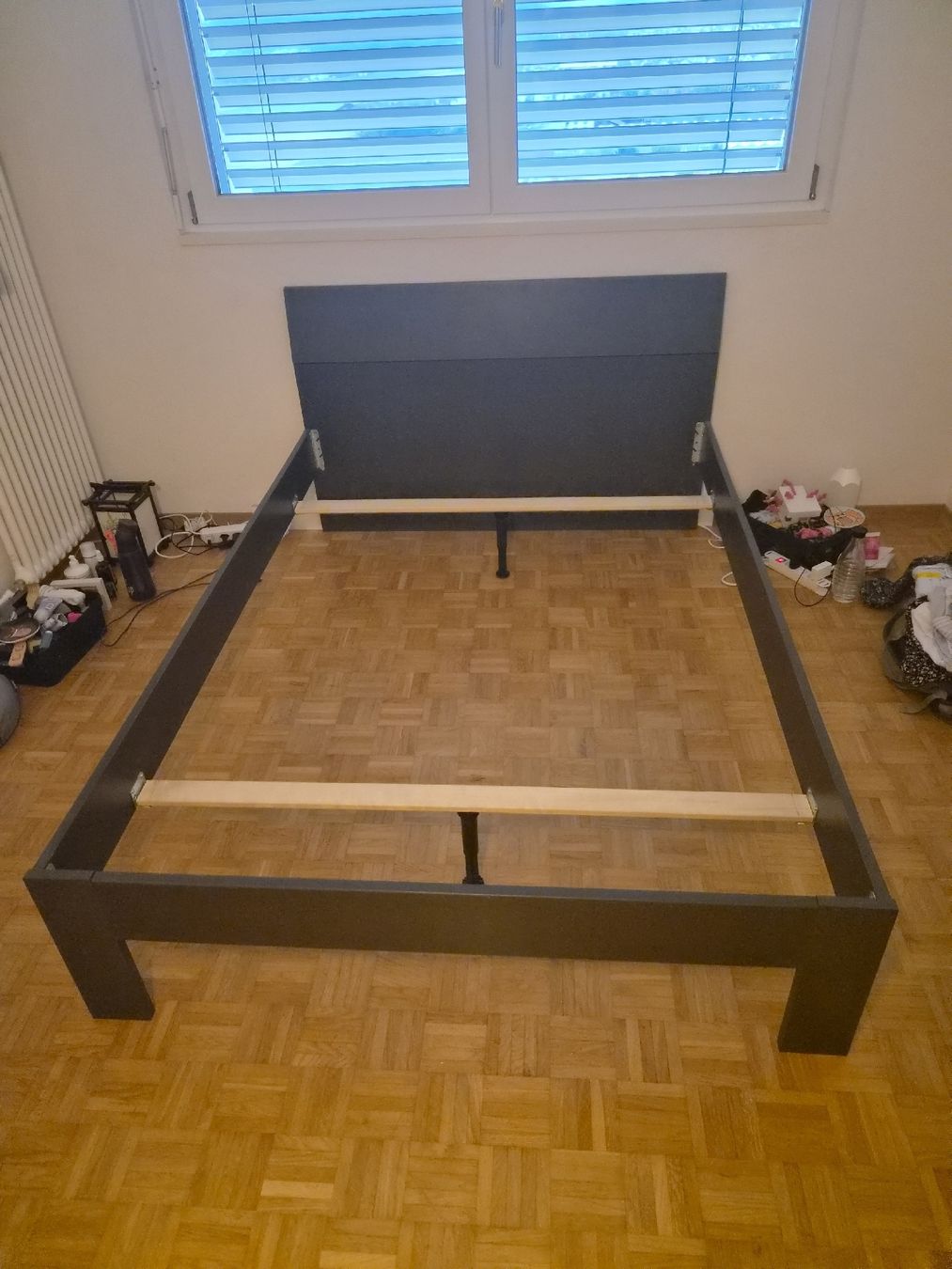 Betten: Bettkasten schwarz/anthrazit 140x200 – Gebraucht aus Nussbaumen AG von Jaycee