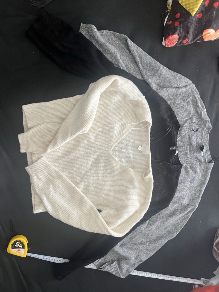 H&M Lotti di vestiti: Drei Damen Pullover H&M Divided  – Nuovo (secondo la descrizione) da Olten venduto da sae_82z2