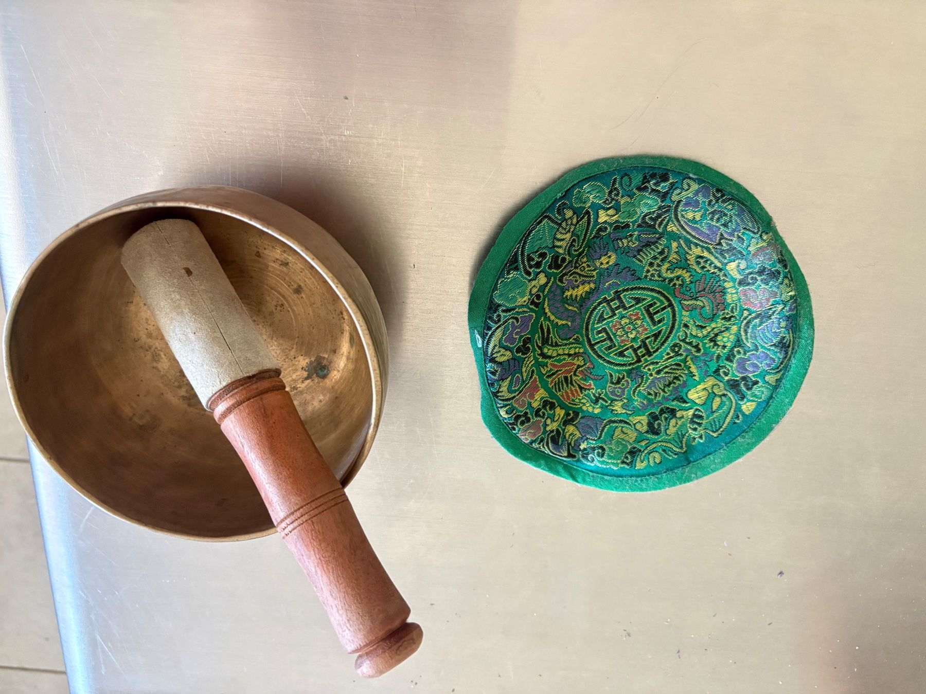 Instruments de musique: Klangschale mit Zubehör – D'occasion à Thun par EinPunkt