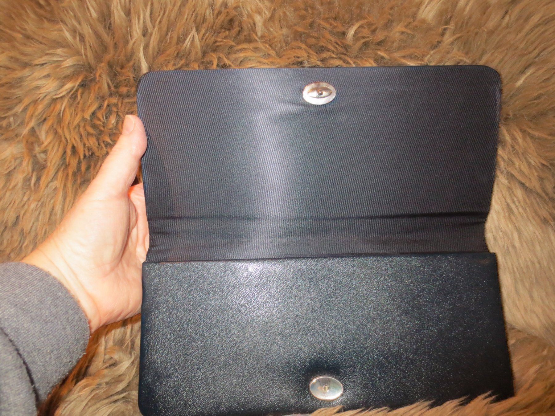 Taschen für Damen: Kleine Abendtasche Clutch Leder schwarz – Gebraucht aus Männedorf von Livingston 1