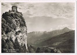 Schloss Ortenstein mit Piz Beverin
