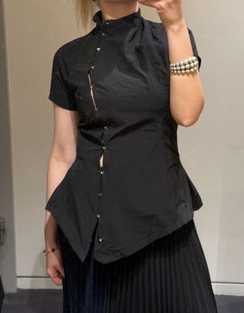 Assymetrical black shirt