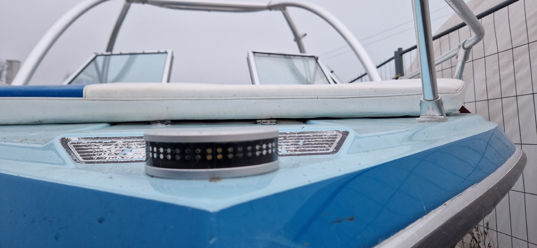 Glastron Boote: Glastron Boot mit Wakeboard Turm – Defekt aus Altenrhein von naknet 2