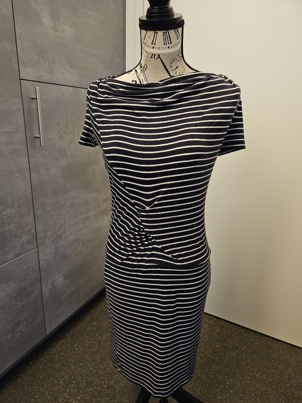 Comma Vestiti: Kleid Comma gestreift schwarz weiss Gr 36 – Nuovo (secondo la descrizione) da Anwil venduto da tamoos