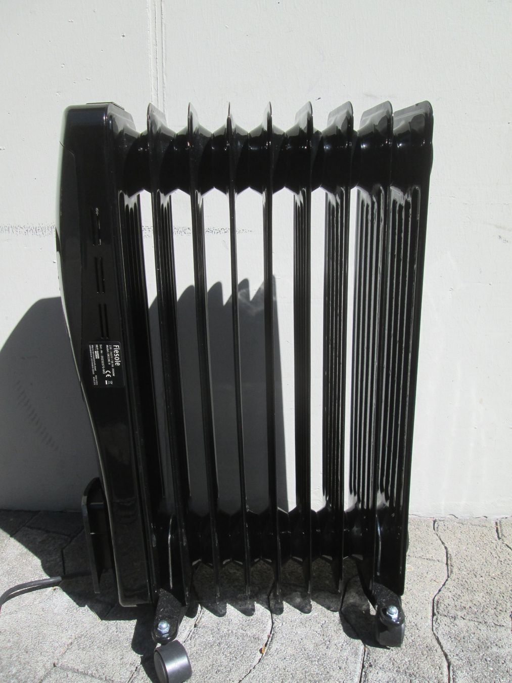 Radiatori: Oelradiator FIESOLE / 800/1200 oder 2000 Watt / neuwertig – Nuovo (secondo la descrizione) da Rapperswil SG venduto da designandmore