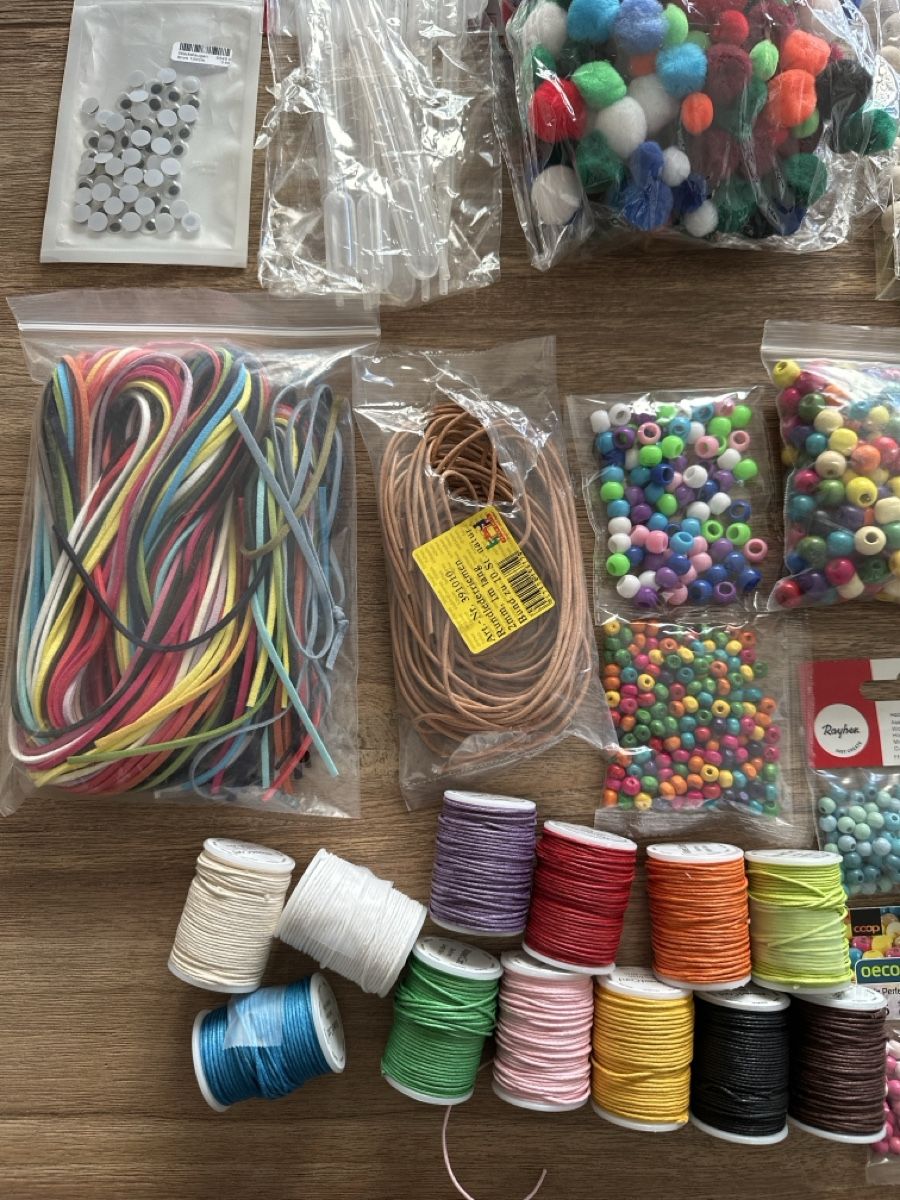 Bastelsets: Kinder Bastelmaterial Set mit Perlen, Federn, Pompons etc.  – Neu (gemäss Beschreibung) aus Zürich von Anba15 2