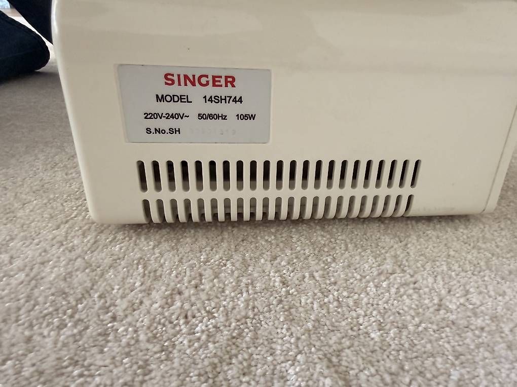 Macchine da cucire: Singer Overlock-Nähmaschine – Usato da Adligenswil venduto da TST04 3