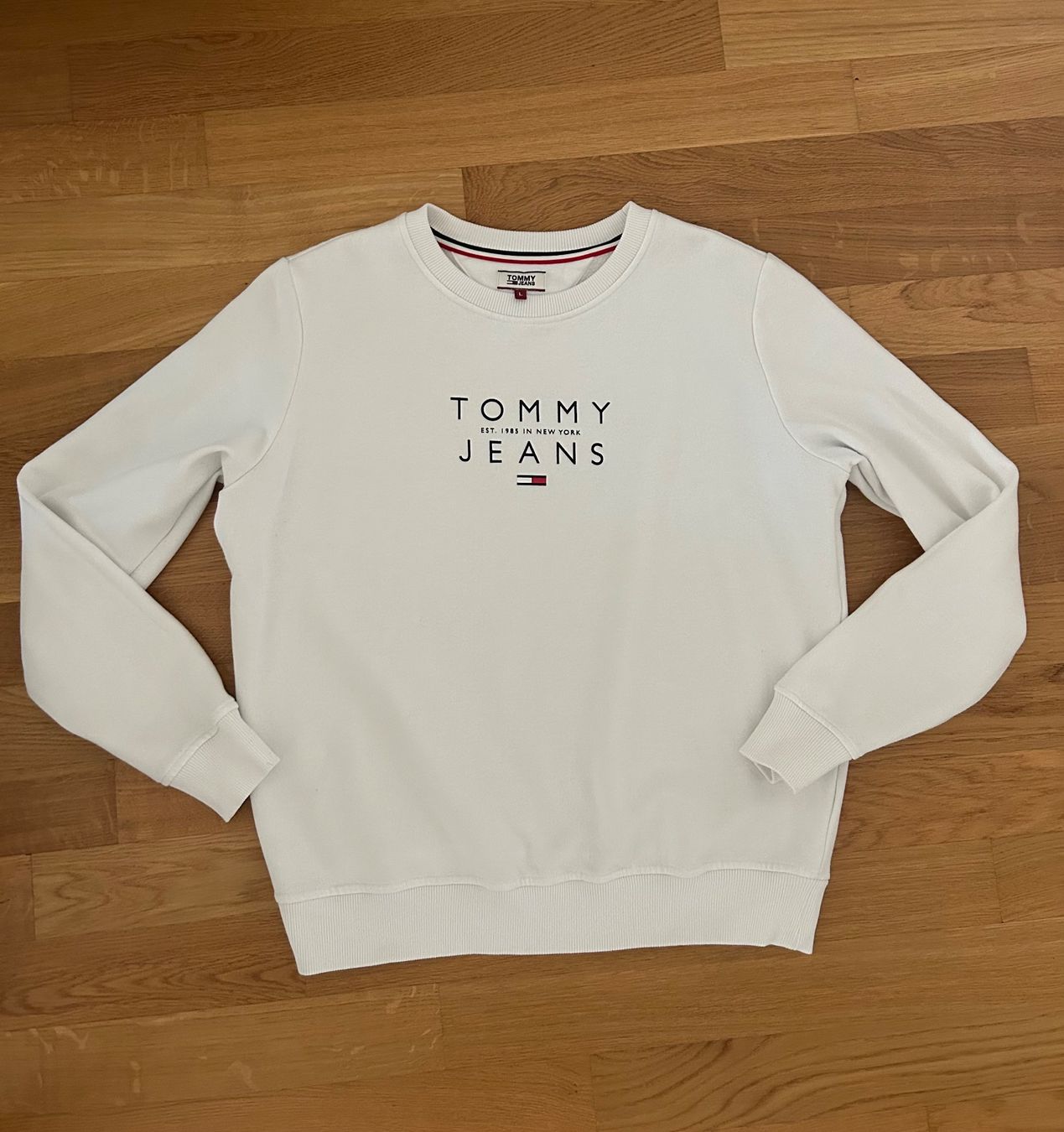 Tommy Hilfiger Pulls & Sweat-shirts: Tommy Jeans Pullover Sweatshirt weiss – D'occasion à Liestal par Aspen4