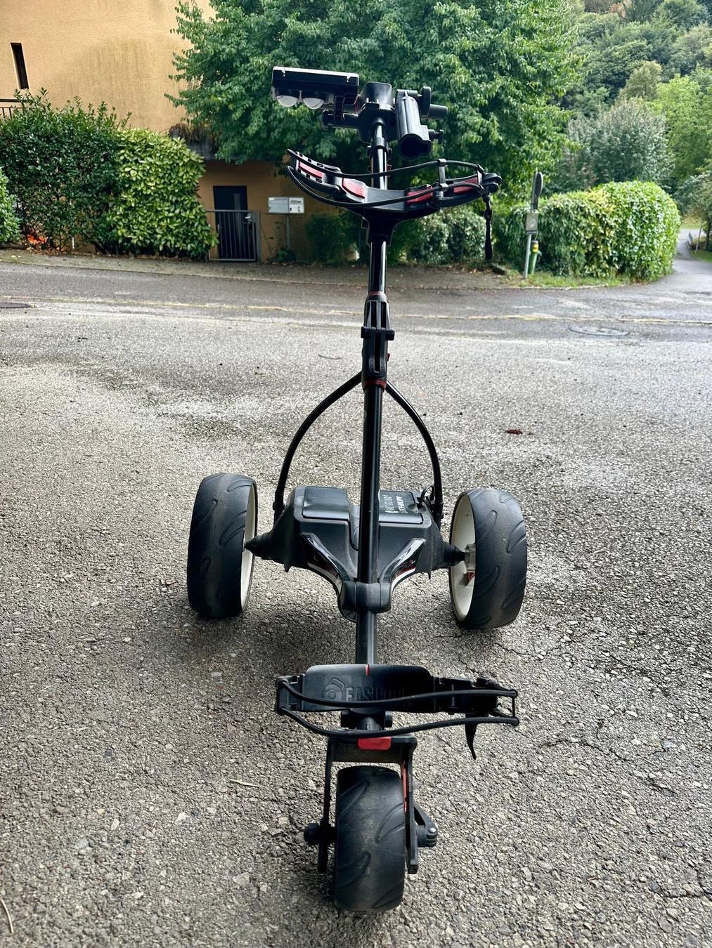 Motocaddy Chariots: Elektrischer Golftrolley MOTOCADDY – D'occasion à Meilen par rue_s98r 2