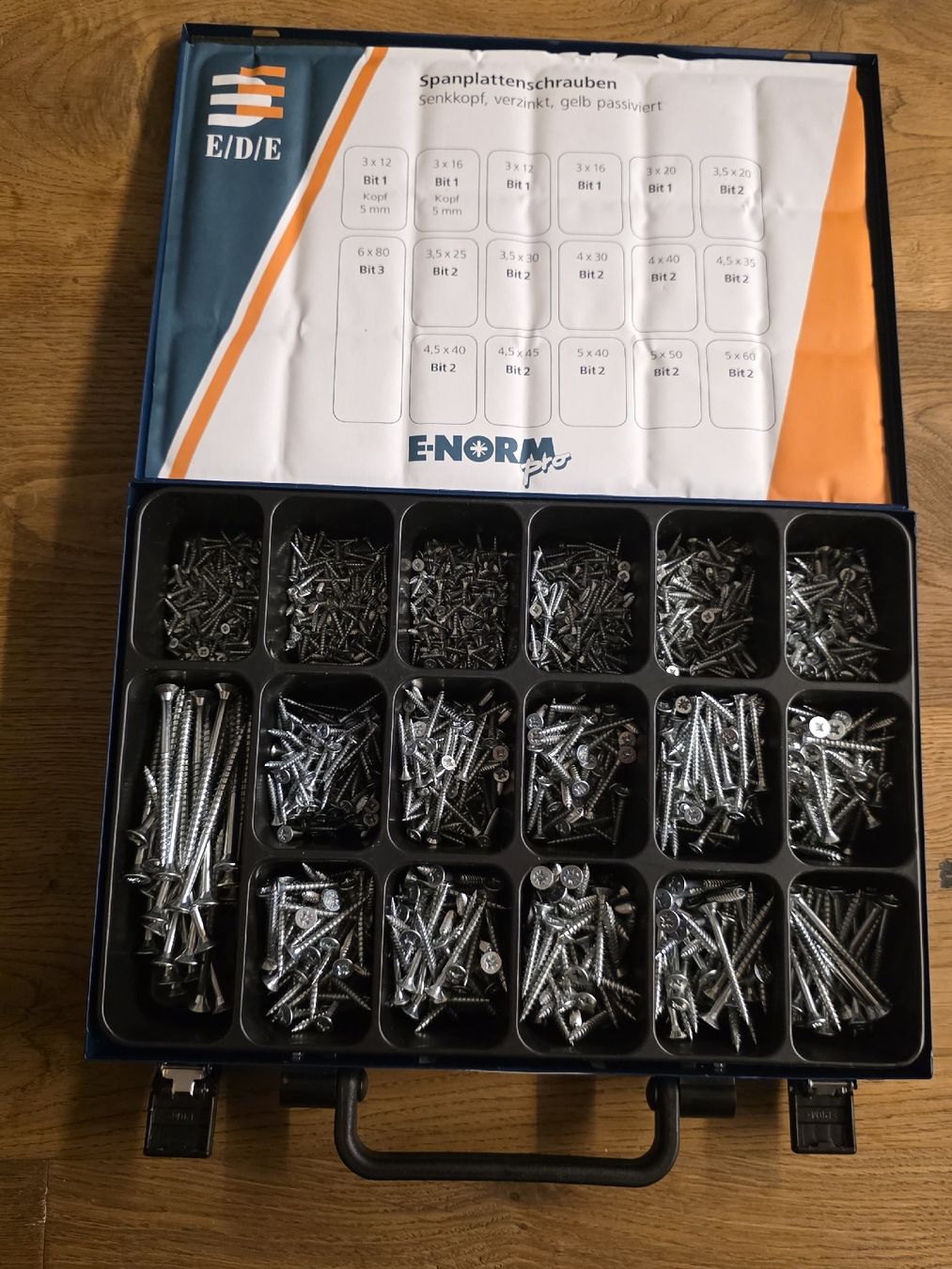 Tutti gli attrezzi: E-NORM Pro Sortimentskoffer Nr.1 Spanplattenschrauben 190101 – Nuovo (secondo la descrizione) da Kappel SO venduto da Ringhio82 5