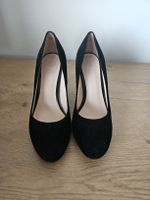 Beautiful suede heels 