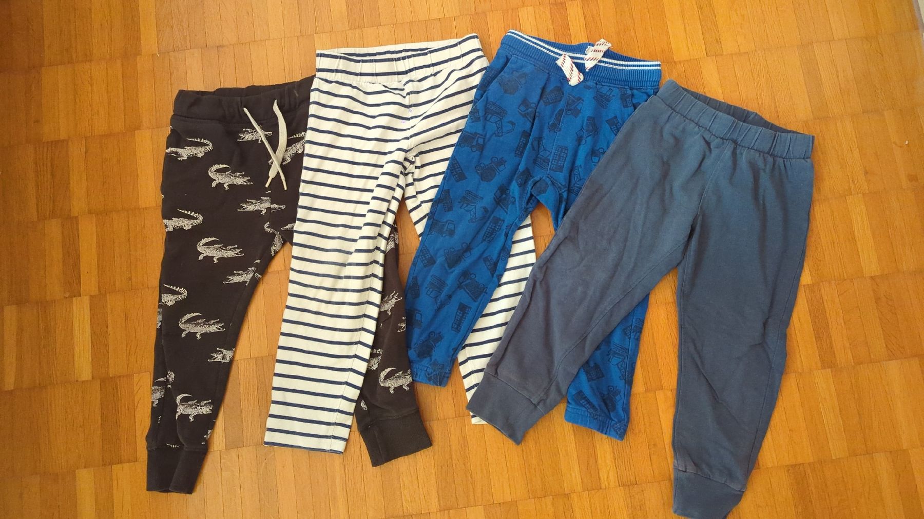 Lotti & Set di vestiti: grosses Kleiderpaket 98/104 – Usato da Zürich venduto da Rulabco 8