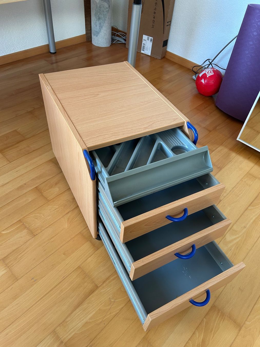 Moll Banconi: Moll Rollcontainer mit 4 Schubladen, Bürocontainer – Usato da Erlen venduto da nin_b8c6 1