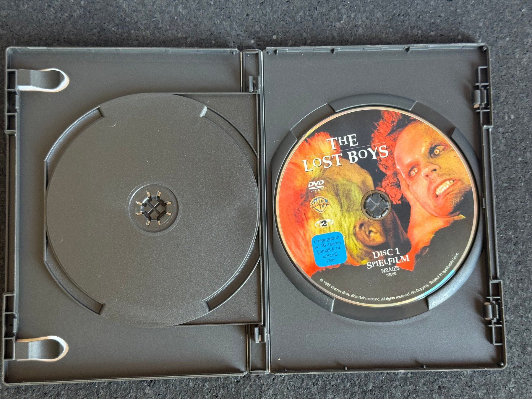 Tutti i DVDs: The Lost Boys Special Edition 2 Disc Set DVD EN/DE – Usato da Fribourg venduto da tschjoly 5