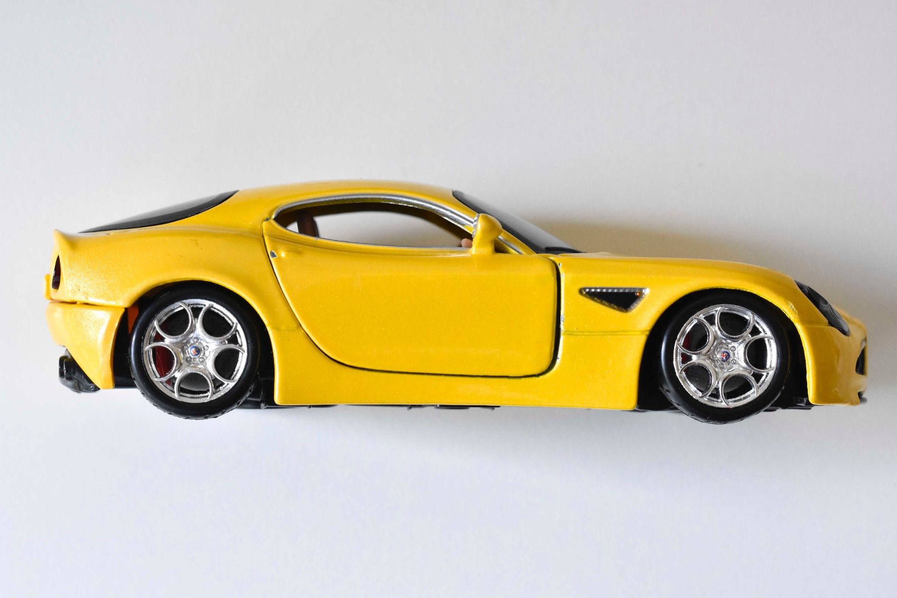 Alfa Romeo Modellini d'auto: Alfa 8c Competizione Modellauto – Usato da Schwerzenbach venduto da floridan
