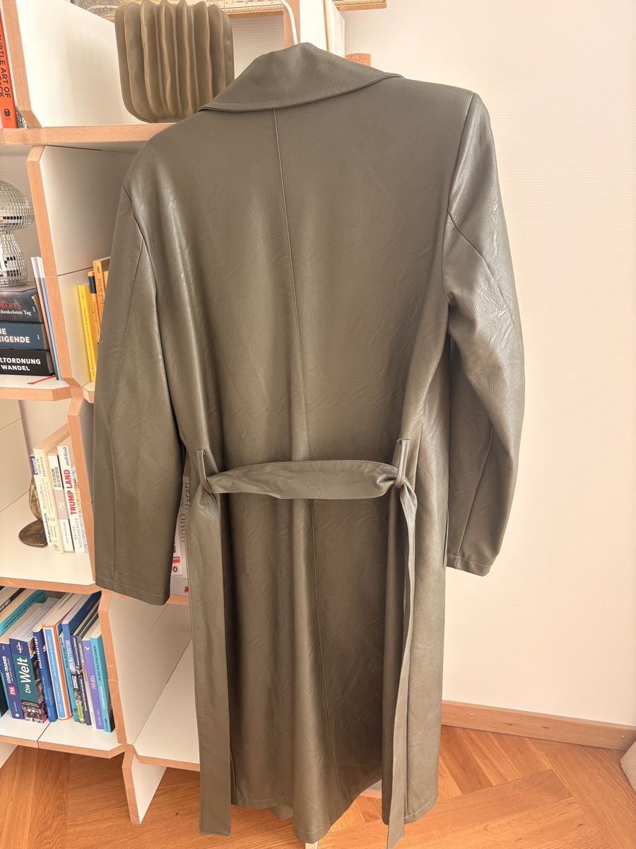 Cappotti: Ledermantel / Übergangsjacke olivegrün – Usato da Zürich venduto da viviennenevi 6
