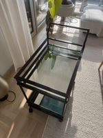 Moderner Servierwagen mit Glasablagen, Schwarz, Top Zustand