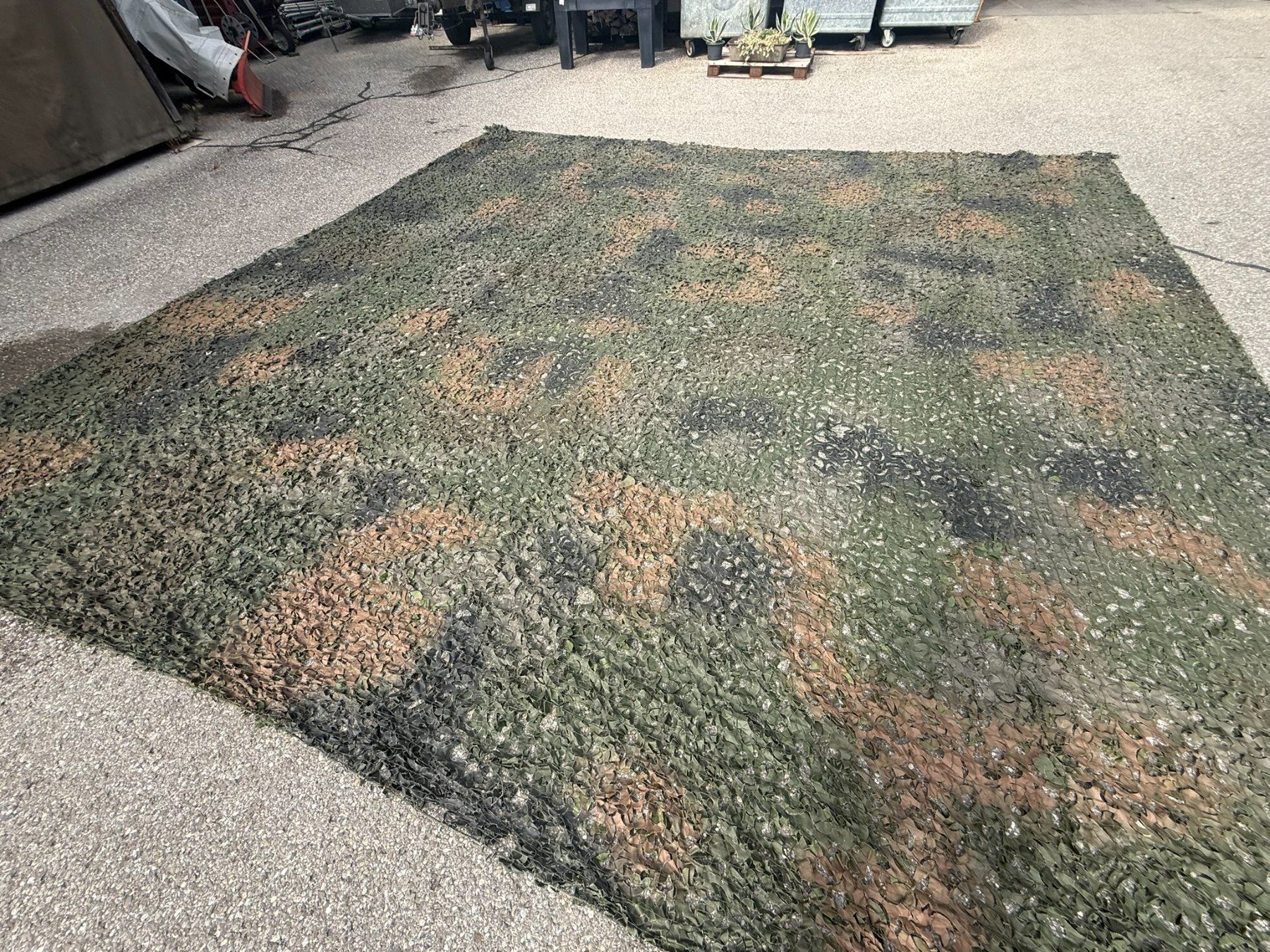Altro per Esercito: Original Schweizer Armee Tarnnetz ca 6x6 Meter – Usato da Tentlingen venduto da Rmirage 1