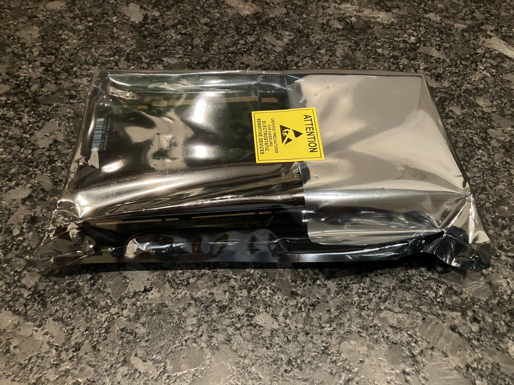 Nvidia Cartes graphiques: Nvidia Tesla V100 32 GB VRAM – D'occasion à Kleinwangen par Suelei83 3